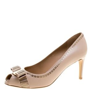 Salvatore Ferragamo Beige Leather Pola Bisque Peep Toe Pumps Bow Size 7.5